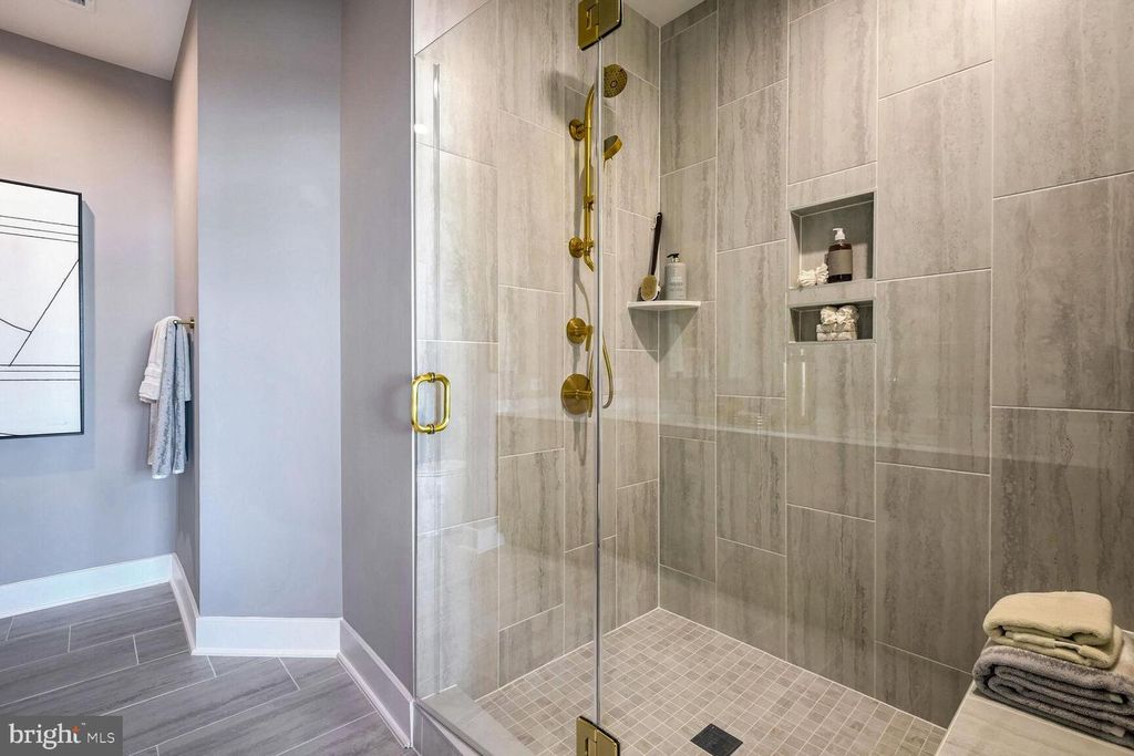 Image 26 of property listing at 2521 FARMSTEAD DR #107 LILLIAN, Rockville, MD 20850