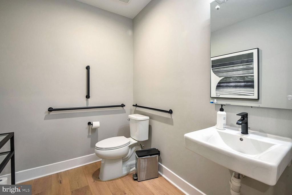 Image 27 of property listing at 2521 FARMSTEAD DR #107 LILLIAN, Rockville, MD 20850