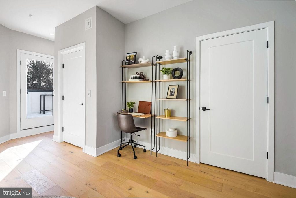 Image 28 of property listing at 2521 FARMSTEAD DR #107 LILLIAN, Rockville, MD 20850