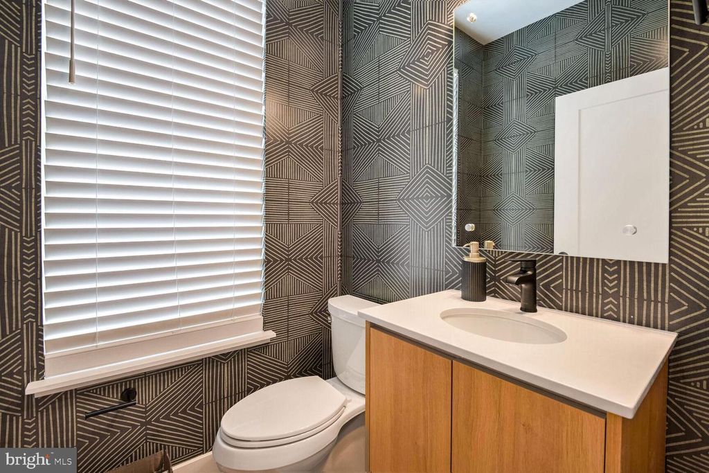 Image 29 of property listing at 2521 FARMSTEAD DR #107 LILLIAN, Rockville, MD 20850