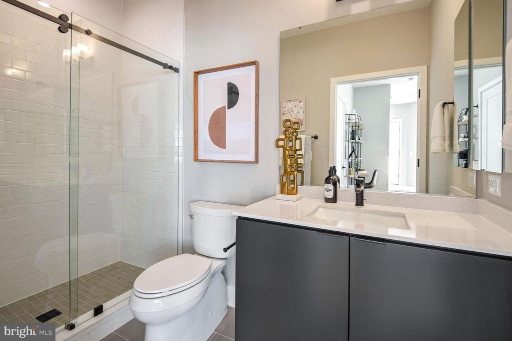 Image 30 of property listing at 2521 FARMSTEAD DR #107 LILLIAN, Rockville, MD 20850