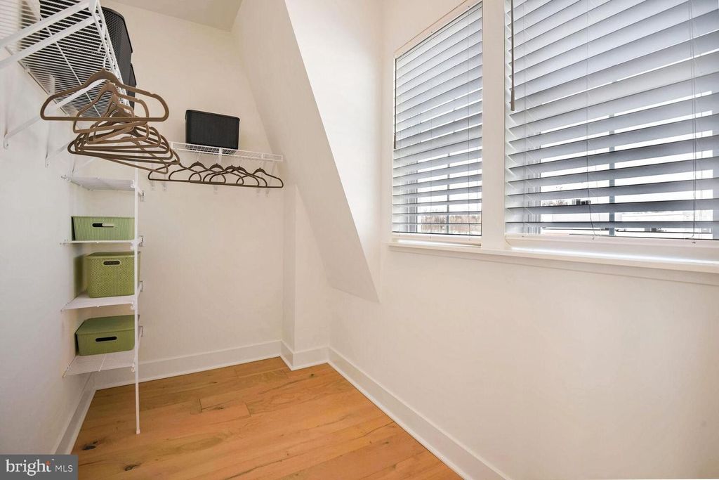 Image 32 of property listing at 2521 FARMSTEAD DR #107 LILLIAN, Rockville, MD 20850