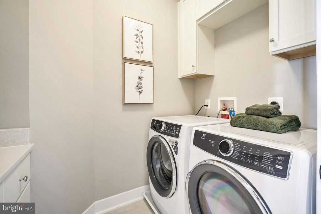 Image 33 of property listing at 2521 FARMSTEAD DR #107 LILLIAN, Rockville, MD 20850