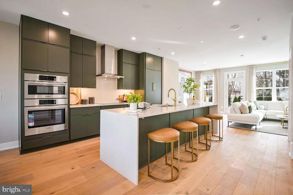 Image 7 of property listing at 2521 FARMSTEAD DR #107 LILLIAN, Rockville, MD 20850