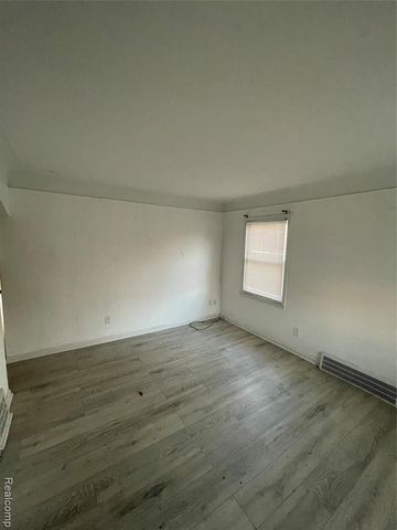 8245 Brace Street, Detroit, MI 48228