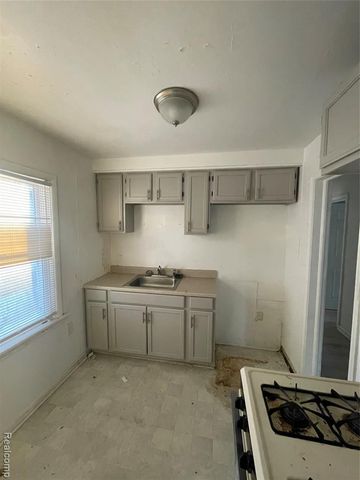 8245 Brace Street, Detroit, MI 48228