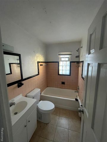 8245 Brace Street, Detroit, MI 48228