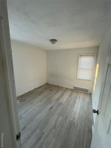 8245 Brace Street, Detroit, MI 48228