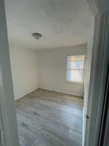 8245 Brace Street, Detroit, MI 48228