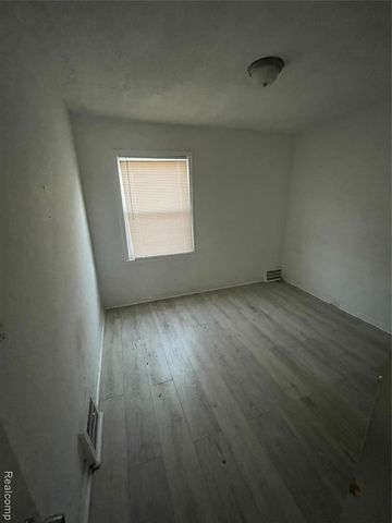 8245 Brace Street, Detroit, MI 48228