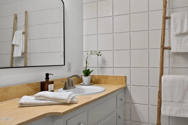 20 W Fiesta Green, Port Hueneme, CA 93041