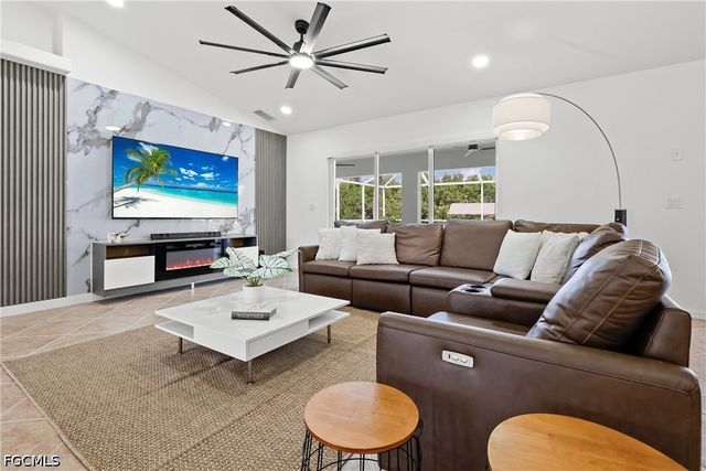 1801 Everest PKWY, Cape Coral, FL 33904