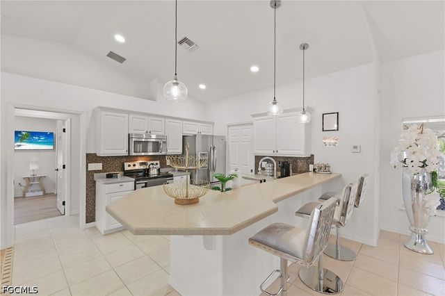 1801 Everest PKWY, Cape Coral, FL 33904