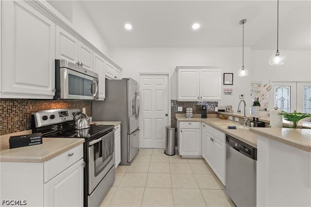 1801 Everest PKWY, Cape Coral, FL 33904