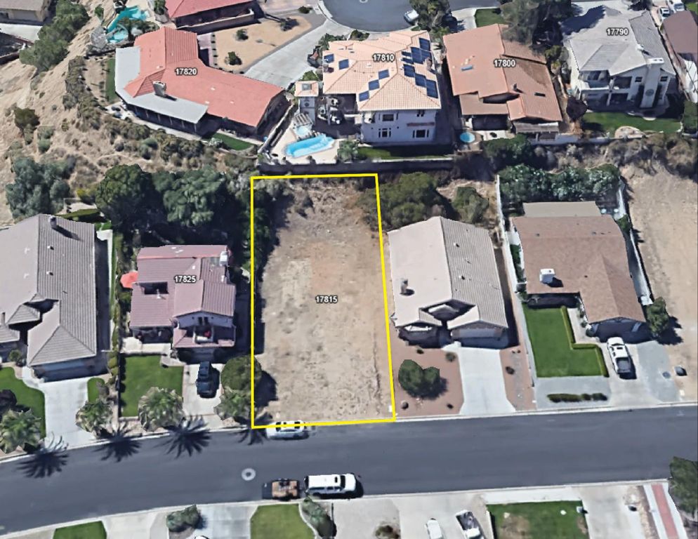 Image 2 of property listing at 17815 Honeycomb Lane, Victorville, CA 92395