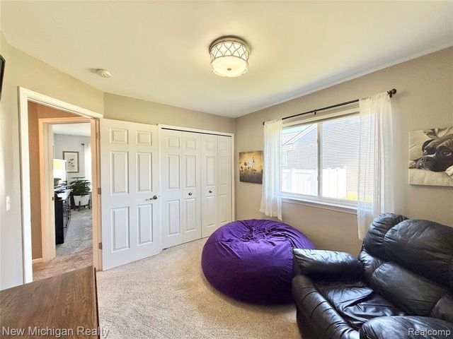 8205 Peninsula Circle, Grand Blanc, MI 48439