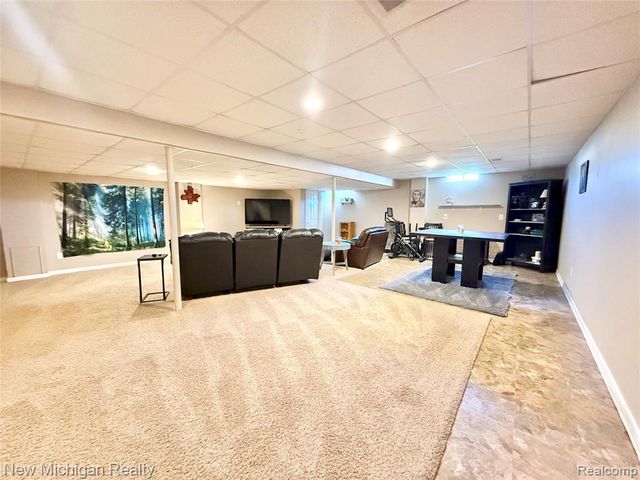 8205 Peninsula Circle, Grand Blanc, MI 48439
