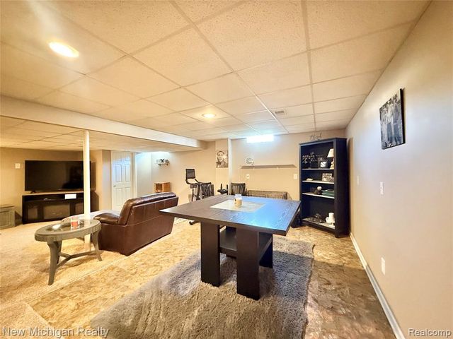 8205 Peninsula Circle, Grand Blanc, MI 48439
