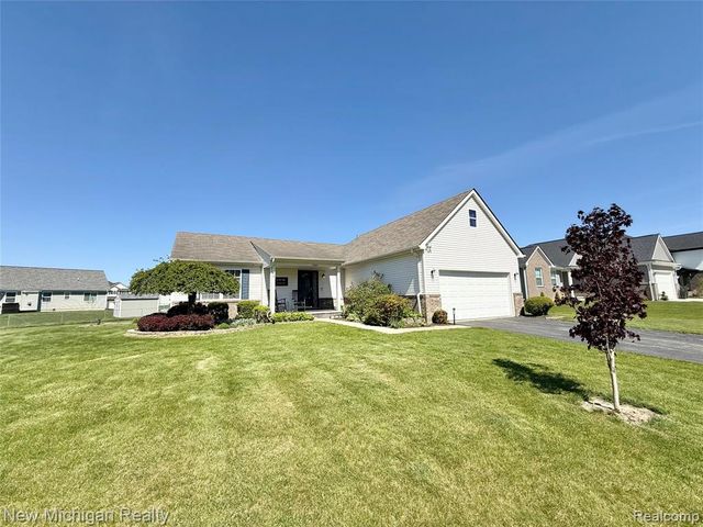 8205 Peninsula Circle, Grand Blanc, MI 48439