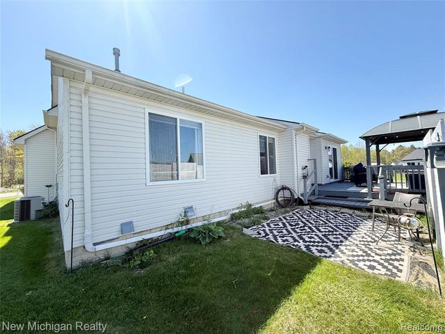8205 Peninsula Circle, Grand Blanc, MI 48439