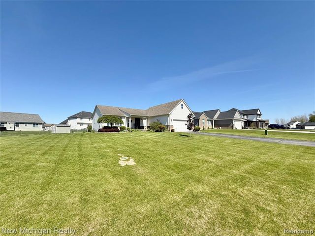 8205 Peninsula Circle, Grand Blanc, MI 48439