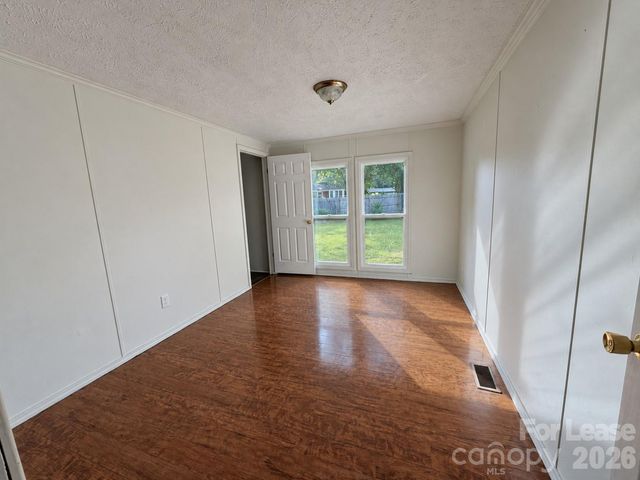 1330 Mecklenburg Highway, Mooresville, NC 28115