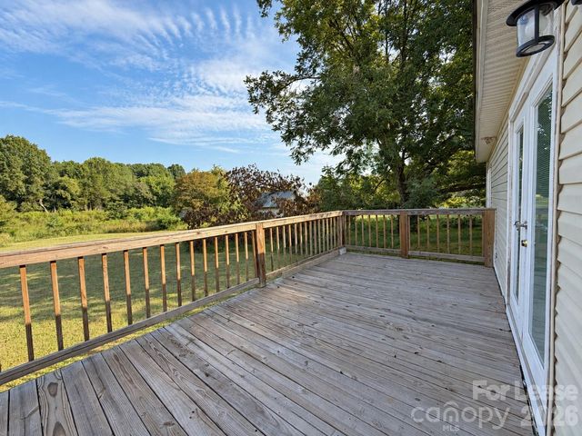 1330 Mecklenburg Highway, Mooresville, NC 28115