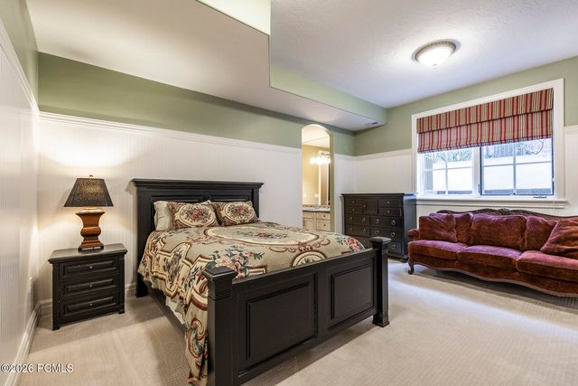 6150 S Murdoch Woods Place, Holladay, UT 84121