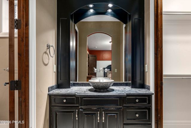 6150 S Murdoch Woods Place, Holladay, UT 84121