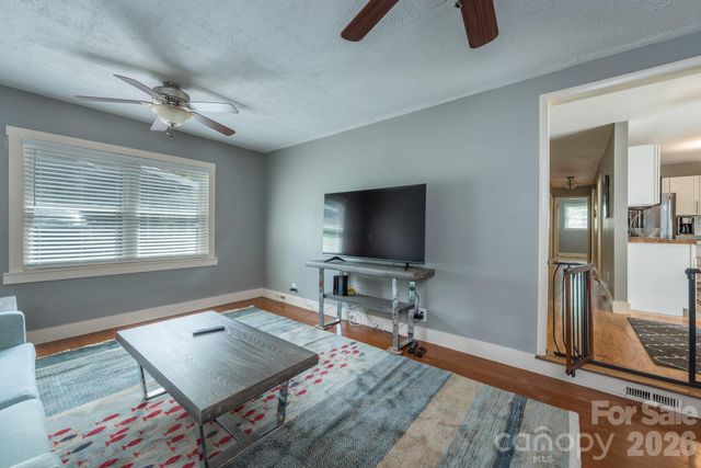 16 Oakley Dogwood Drive, Asheville, NC 28803