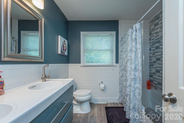 16 Oakley Dogwood Drive, Asheville, NC 28803