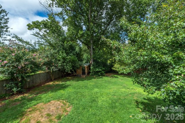 16 Oakley Dogwood Drive, Asheville, NC 28803