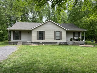 2039 Old Greenbrier Pike, Greenbrier, TN 37073