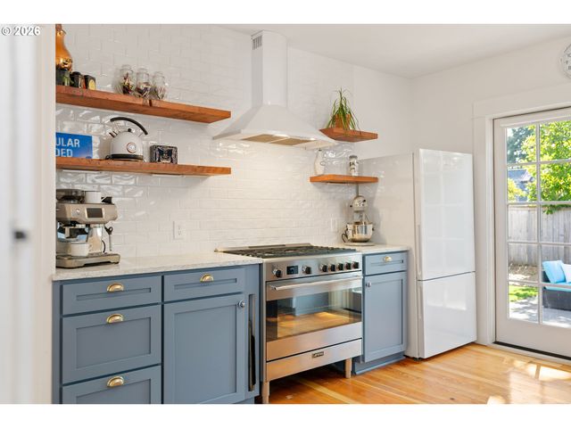 7985 Sw MAPLE Dr, Portland, OR 97225