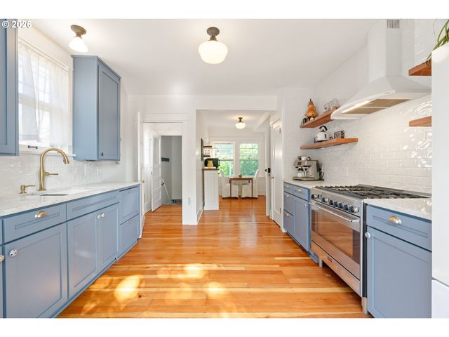 7985 Sw MAPLE Dr, Portland, OR 97225