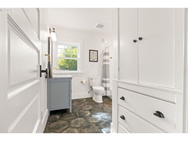 7985 Sw MAPLE Dr, Portland, OR 97225