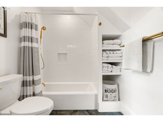 7985 Sw MAPLE Dr, Portland, OR 97225