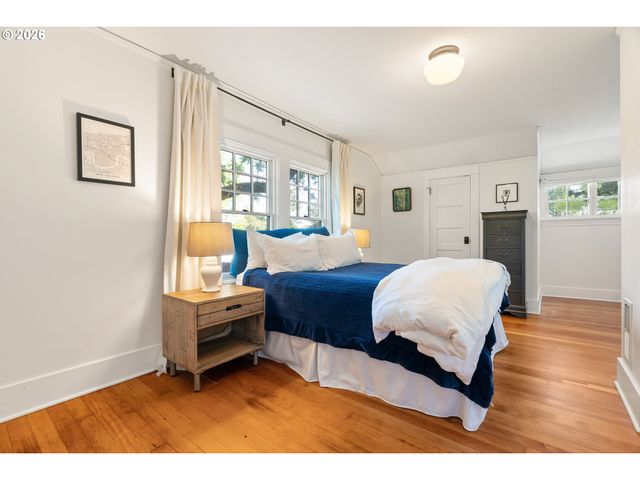 7985 Sw MAPLE Dr, Portland, OR 97225