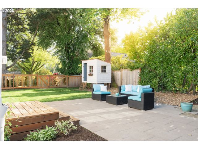 7985 Sw MAPLE Dr, Portland, OR 97225