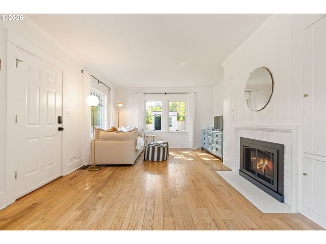 7985 Sw MAPLE Dr, Portland, OR 97225