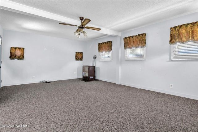 170 Loop Road, Burgaw, NC 28425