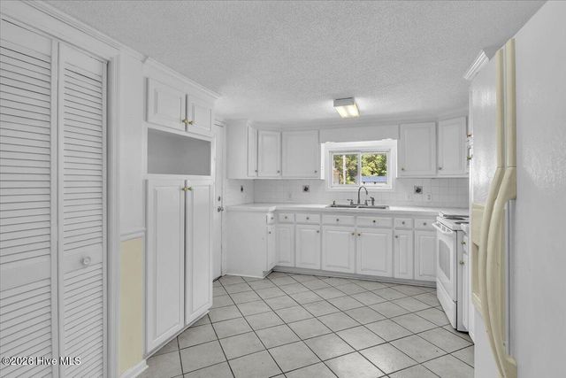 170 Loop Road, Burgaw, NC 28425