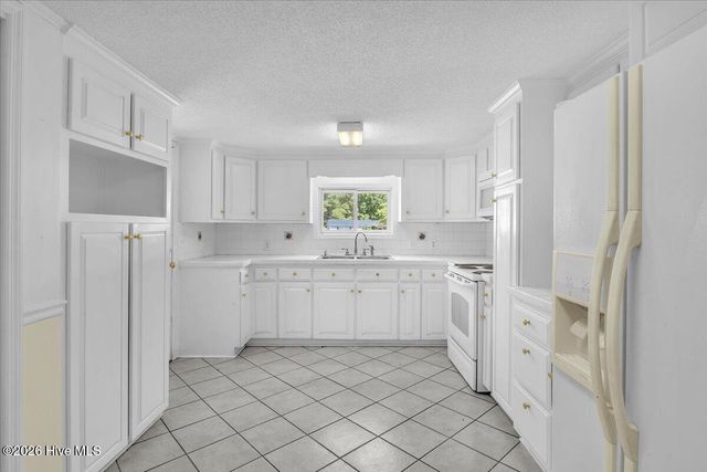 170 Loop Road, Burgaw, NC 28425