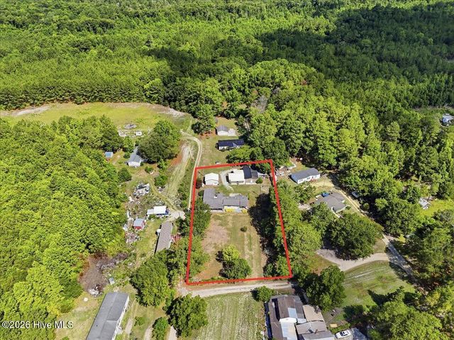 170 Loop Road, Burgaw, NC 28425
