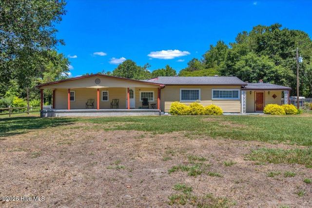 170 Loop Road, Burgaw, NC 28425