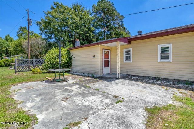 170 Loop Road, Burgaw, NC 28425