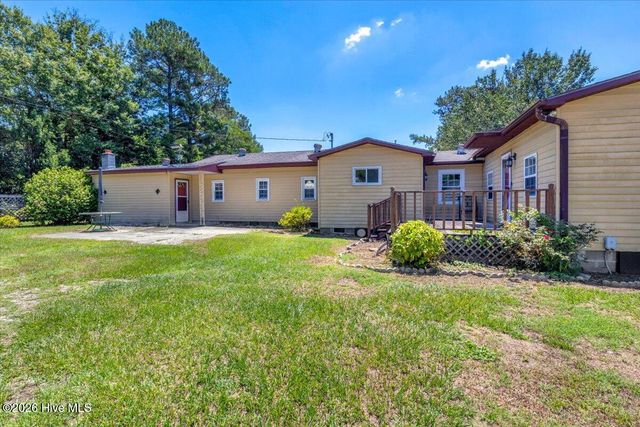170 Loop Road, Burgaw, NC 28425