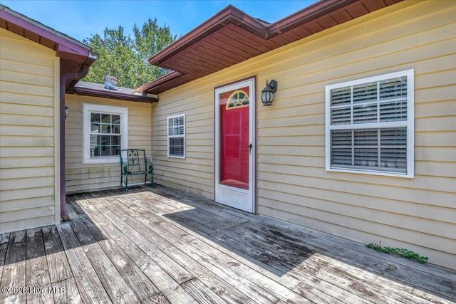 170 Loop Road, Burgaw, NC 28425