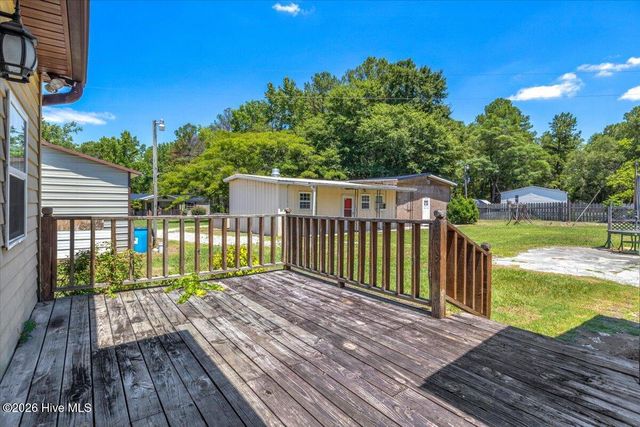 170 Loop Road, Burgaw, NC 28425