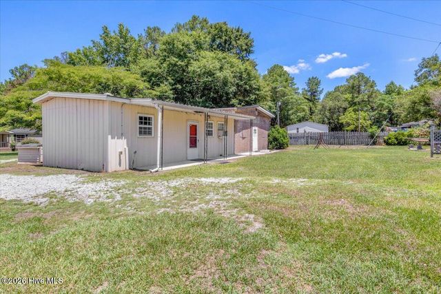 170 Loop Road, Burgaw, NC 28425